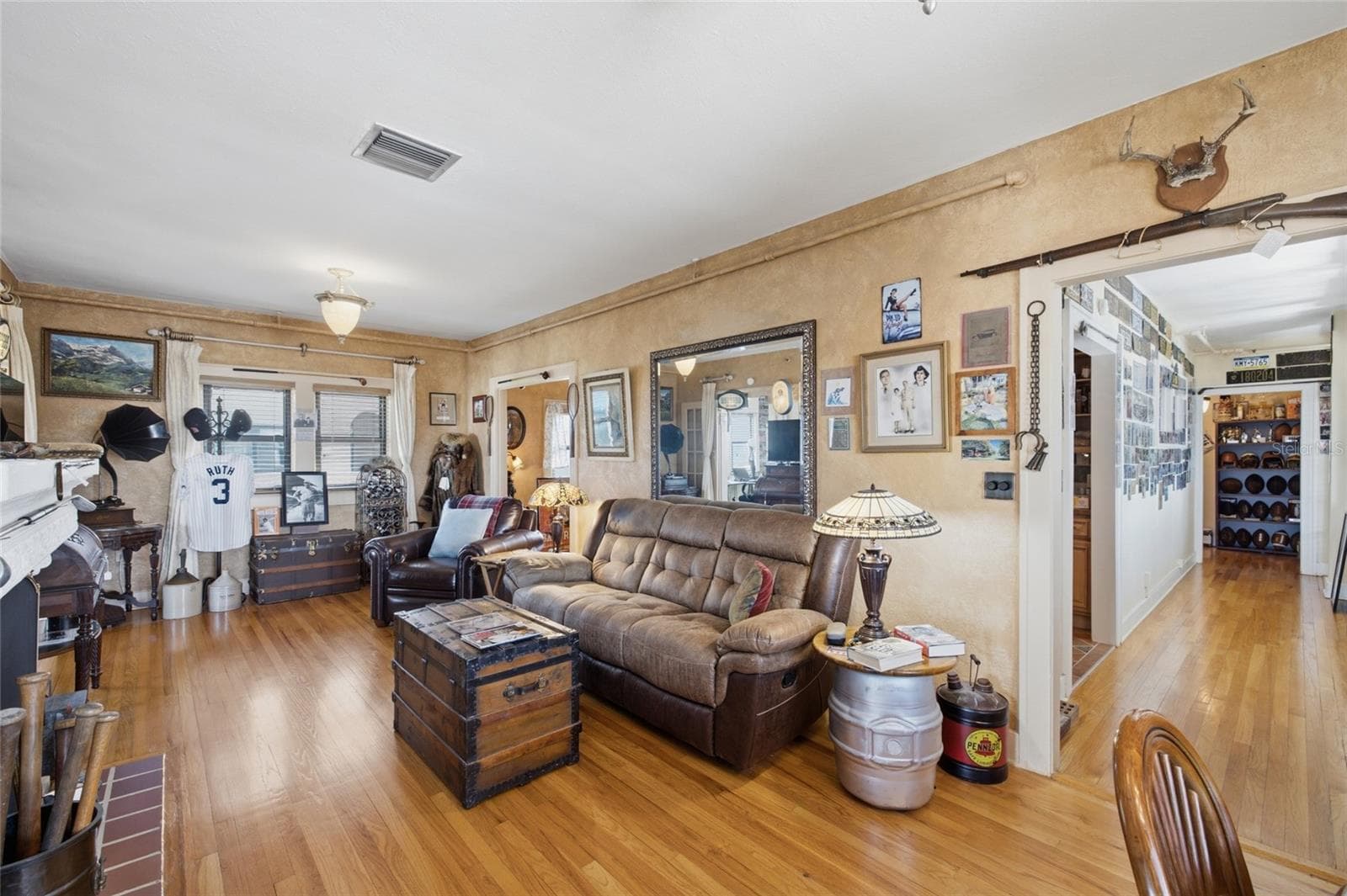 Living Room - 130 4TH AVE N #702, ST PETERSBURG