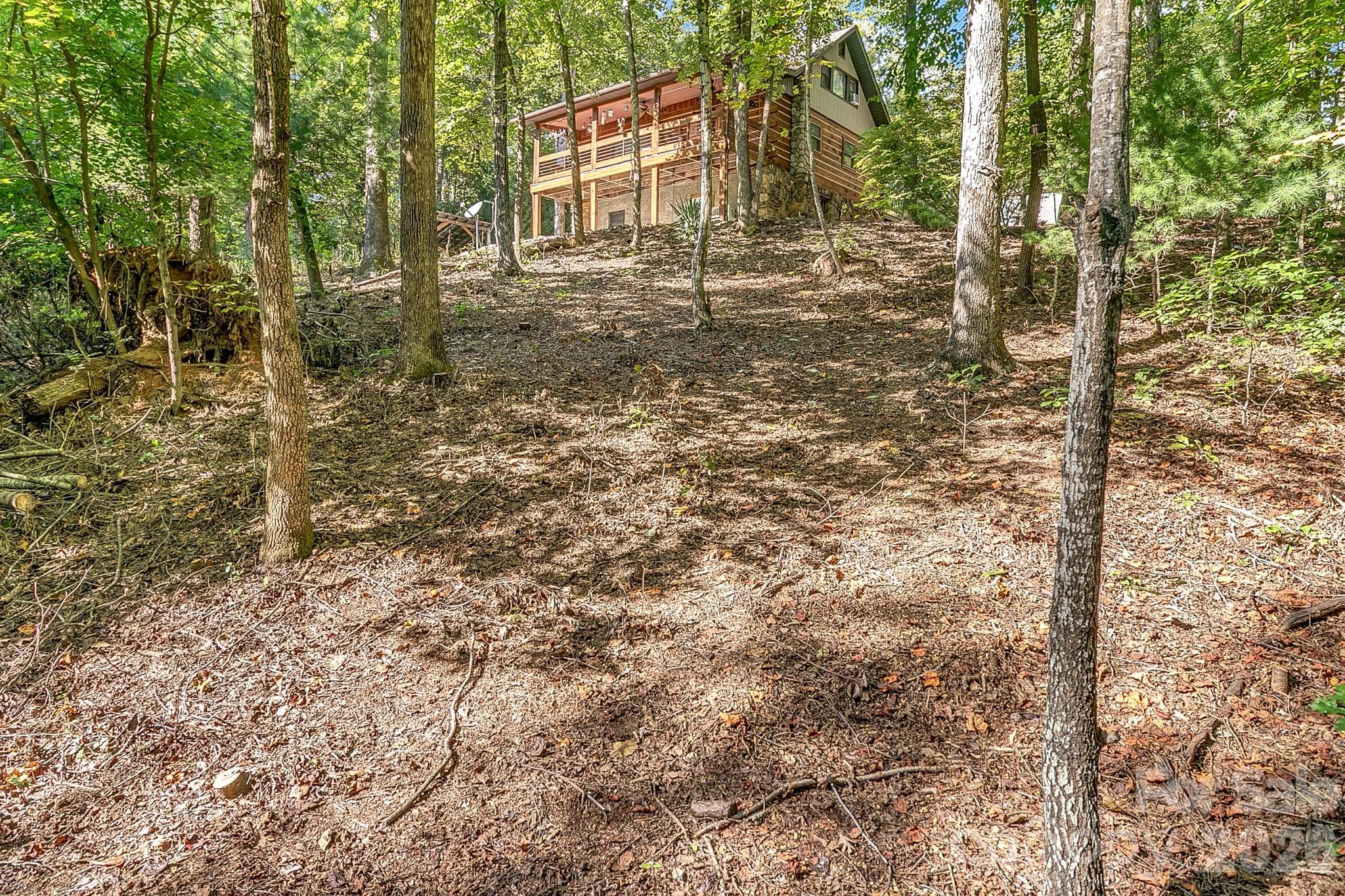 Single Family Residence at 653 Lakeview Drive N, Marion, photo 8 of 48
