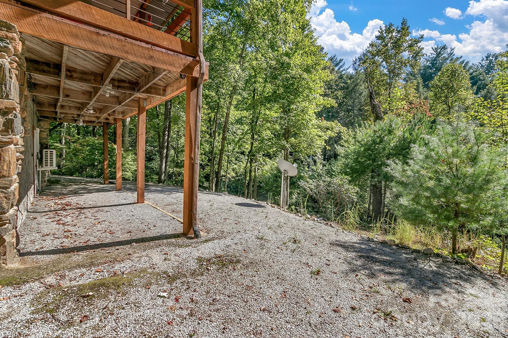 Single Family Residence at 653 Lakeview Drive N, Marion, photo 9 of 48