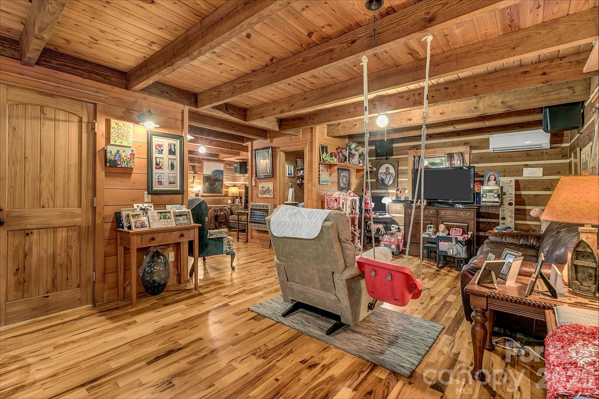 Single Family Residence at 653 Lakeview Drive N, Marion, photo 11 of 48