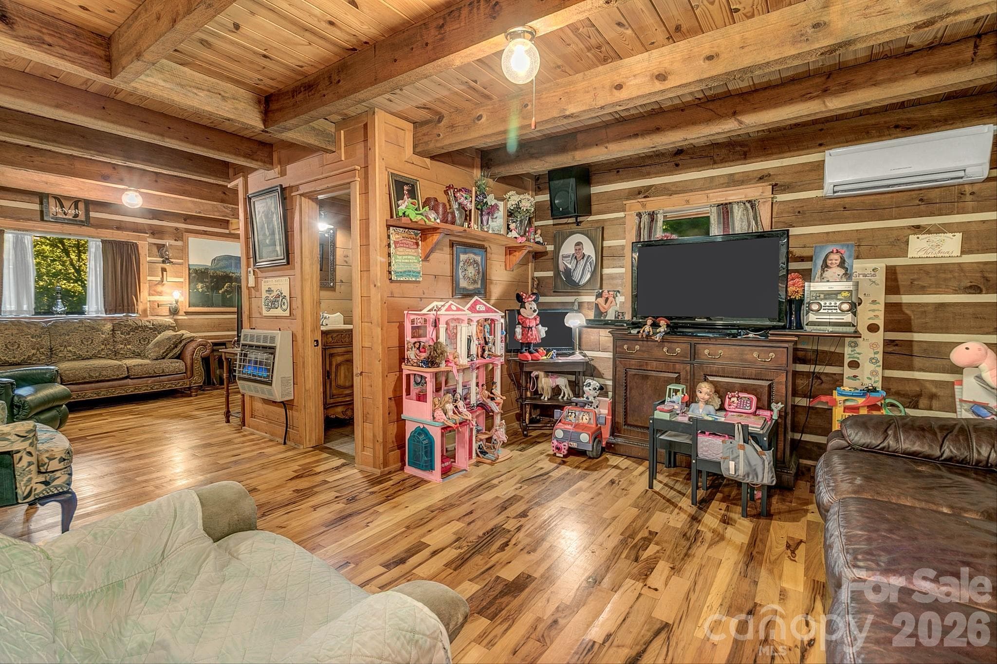 Single Family Residence at 653 Lakeview Drive N, Marion, photo 12 of 48