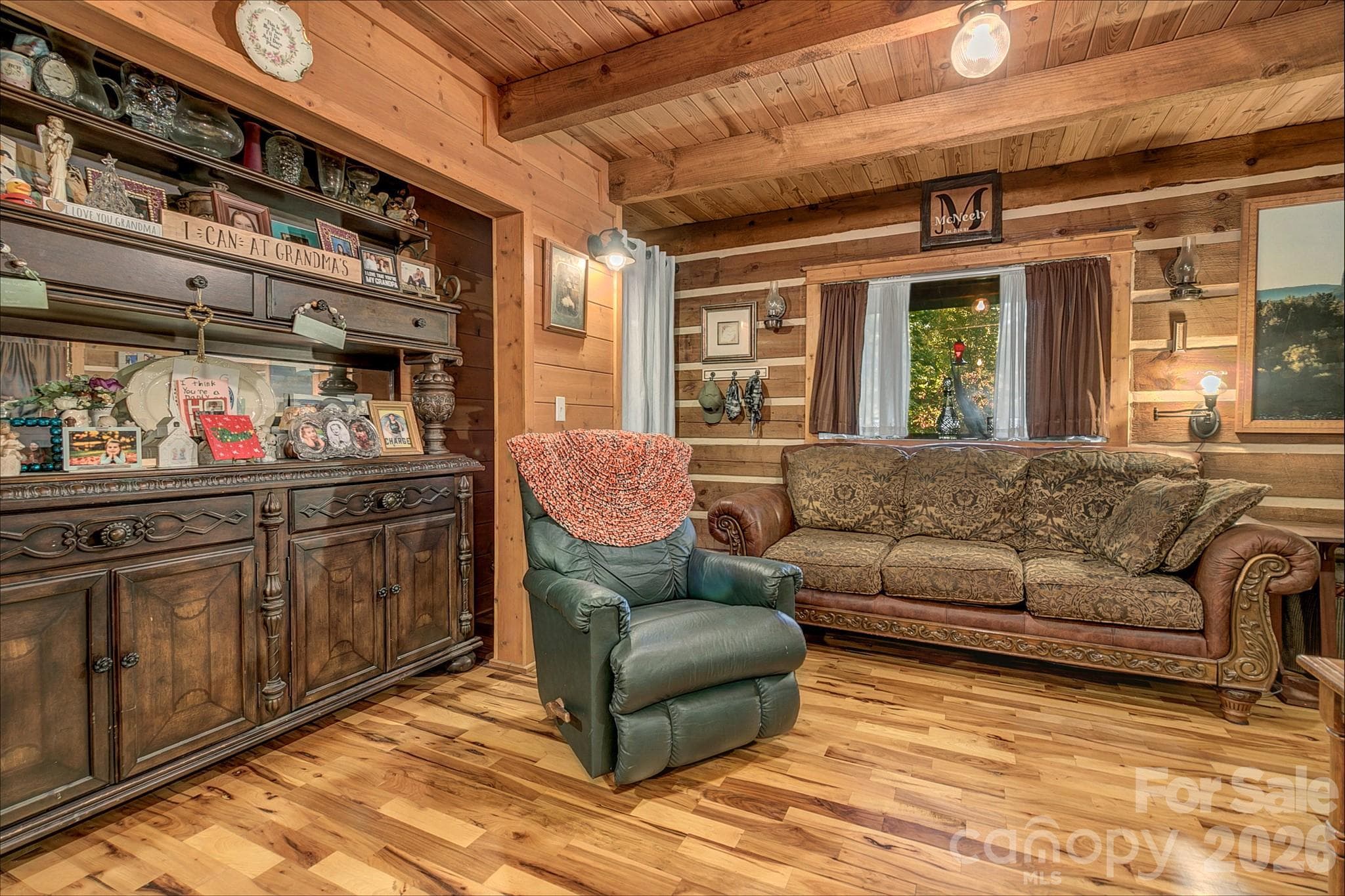 Single Family Residence at 653 Lakeview Drive N, Marion, photo 14 of 48