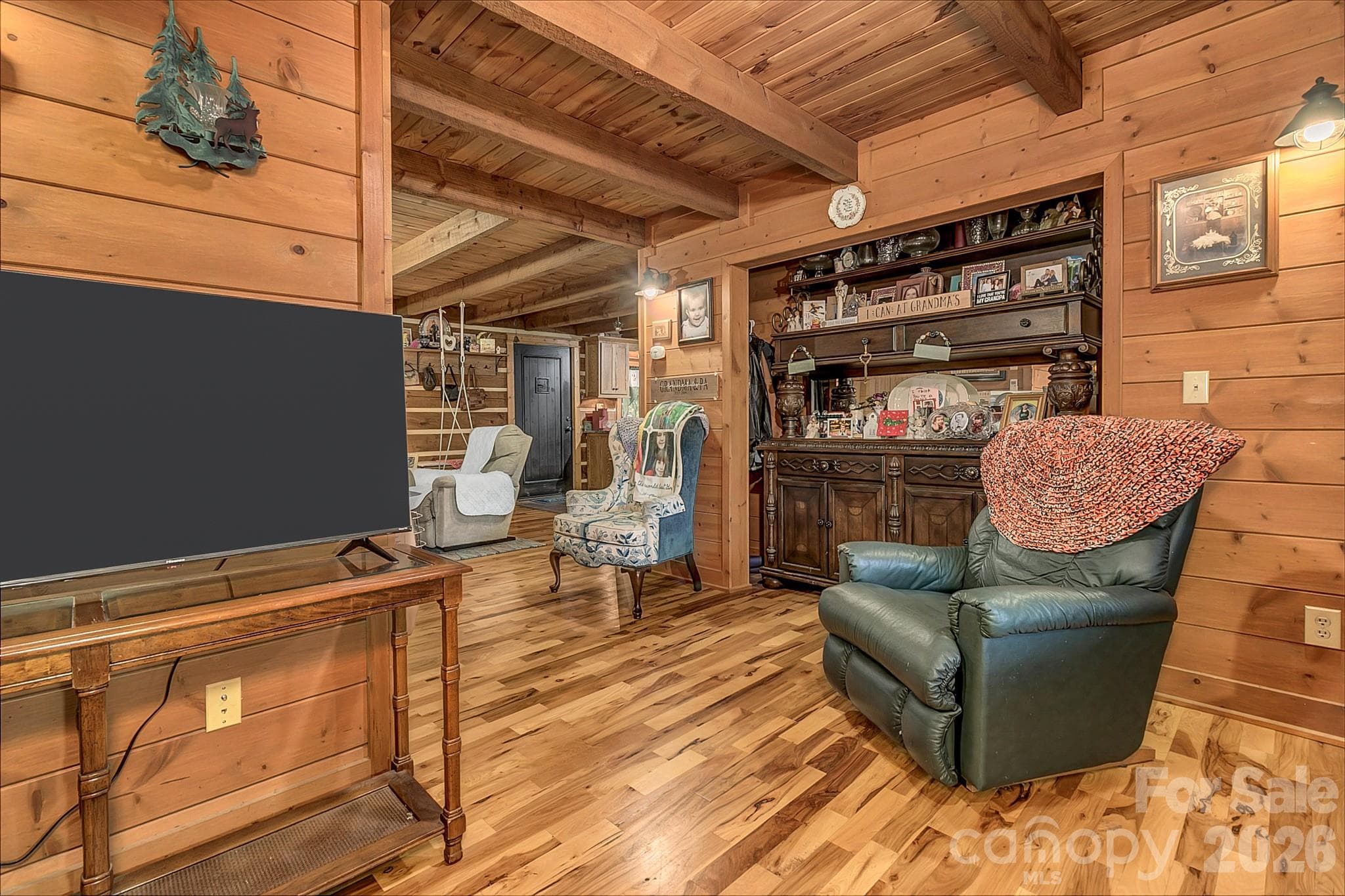 Single Family Residence at 653 Lakeview Drive N, Marion, photo 15 of 48