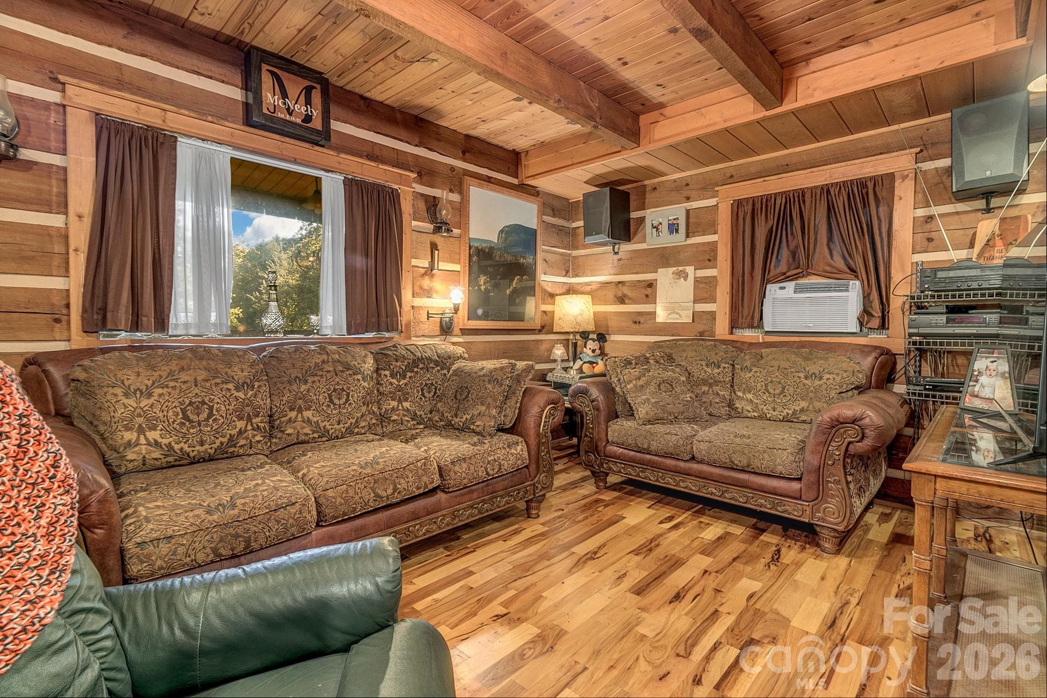 Single Family Residence at 653 Lakeview Drive N, Marion, photo 16 of 48