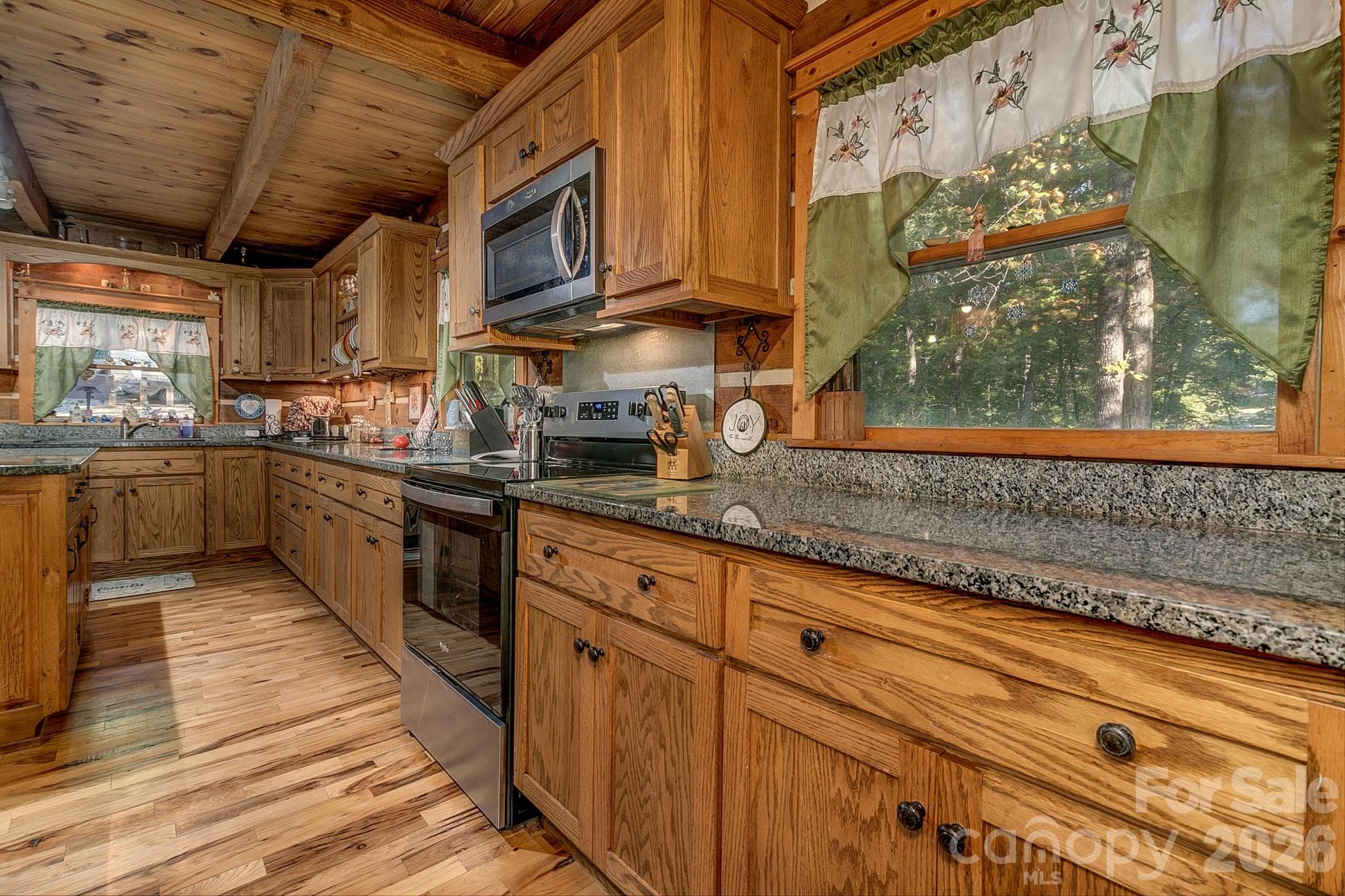 Single Family Residence at 653 Lakeview Drive N, Marion, photo 18 of 48