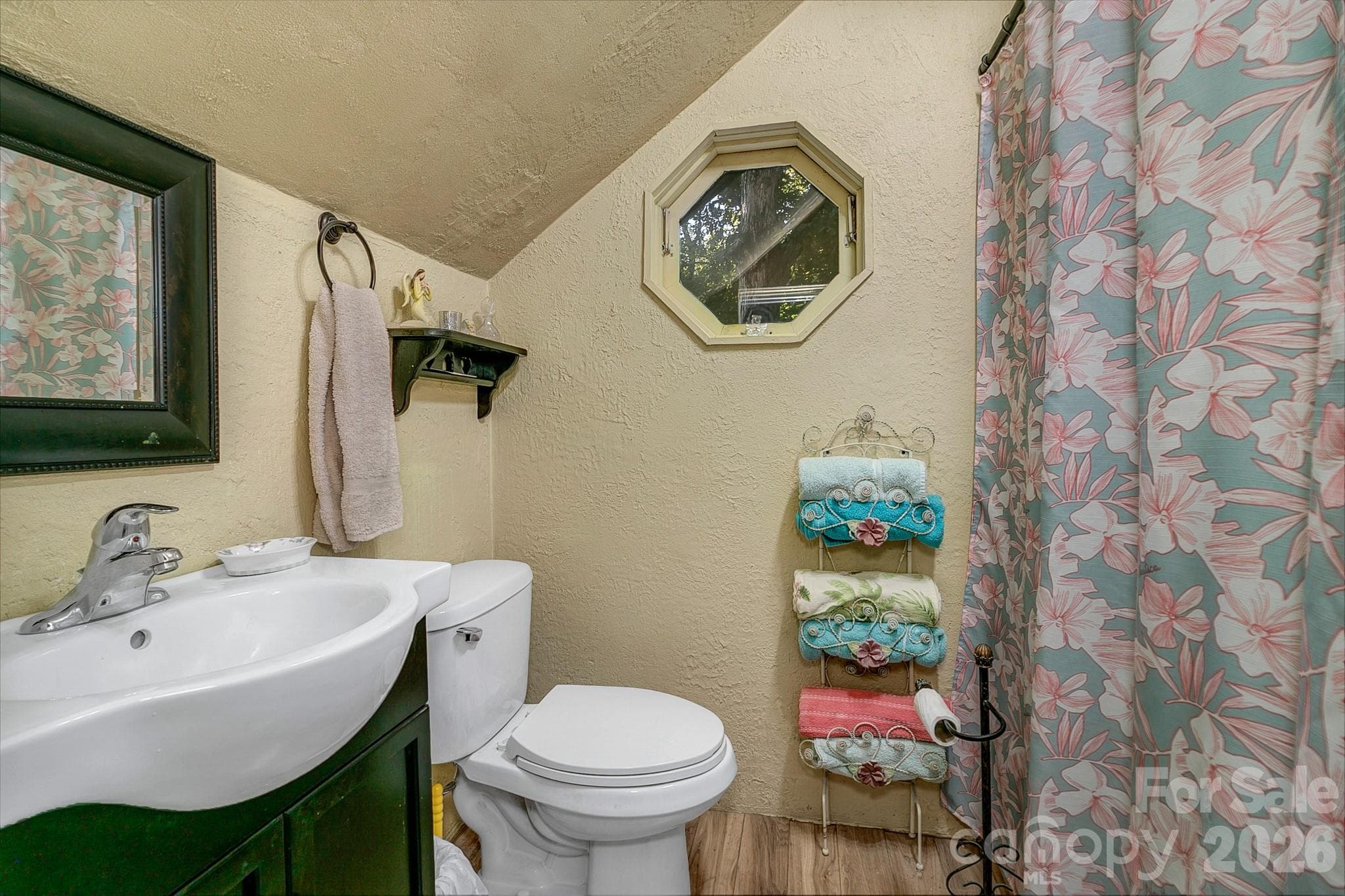 Single Family Residence at 653 Lakeview Drive N, Marion, photo 37 of 48