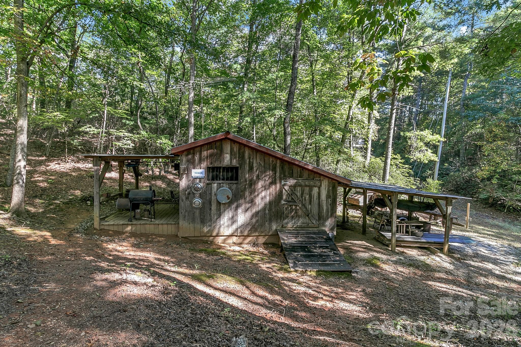 Single Family Residence at 653 Lakeview Drive N, Marion, photo 41 of 48