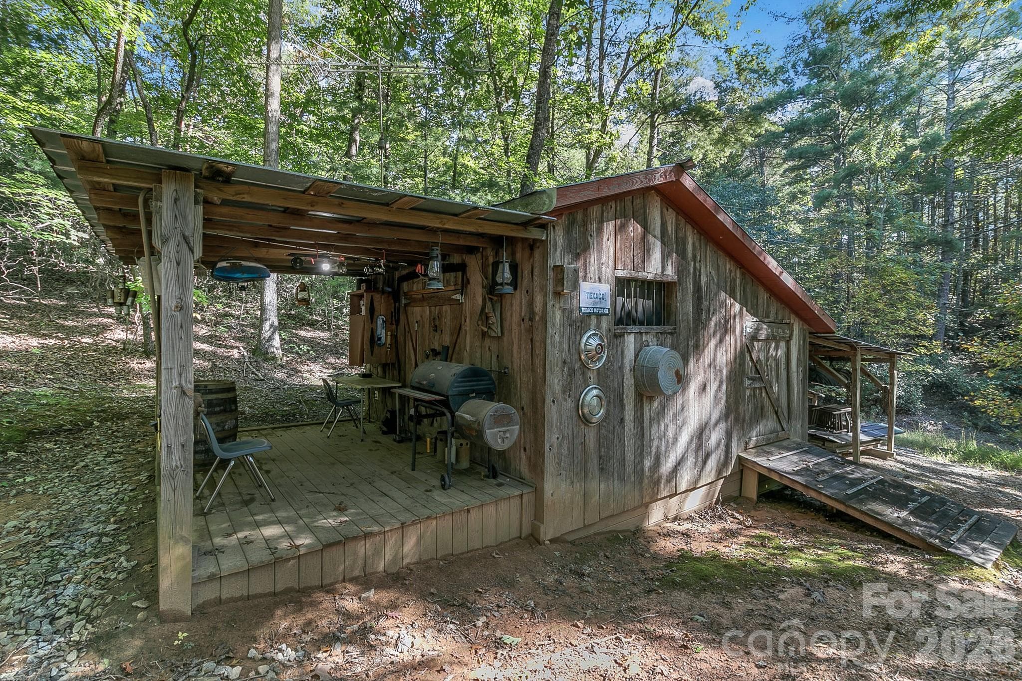 Single Family Residence at 653 Lakeview Drive N, Marion, photo 42 of 48