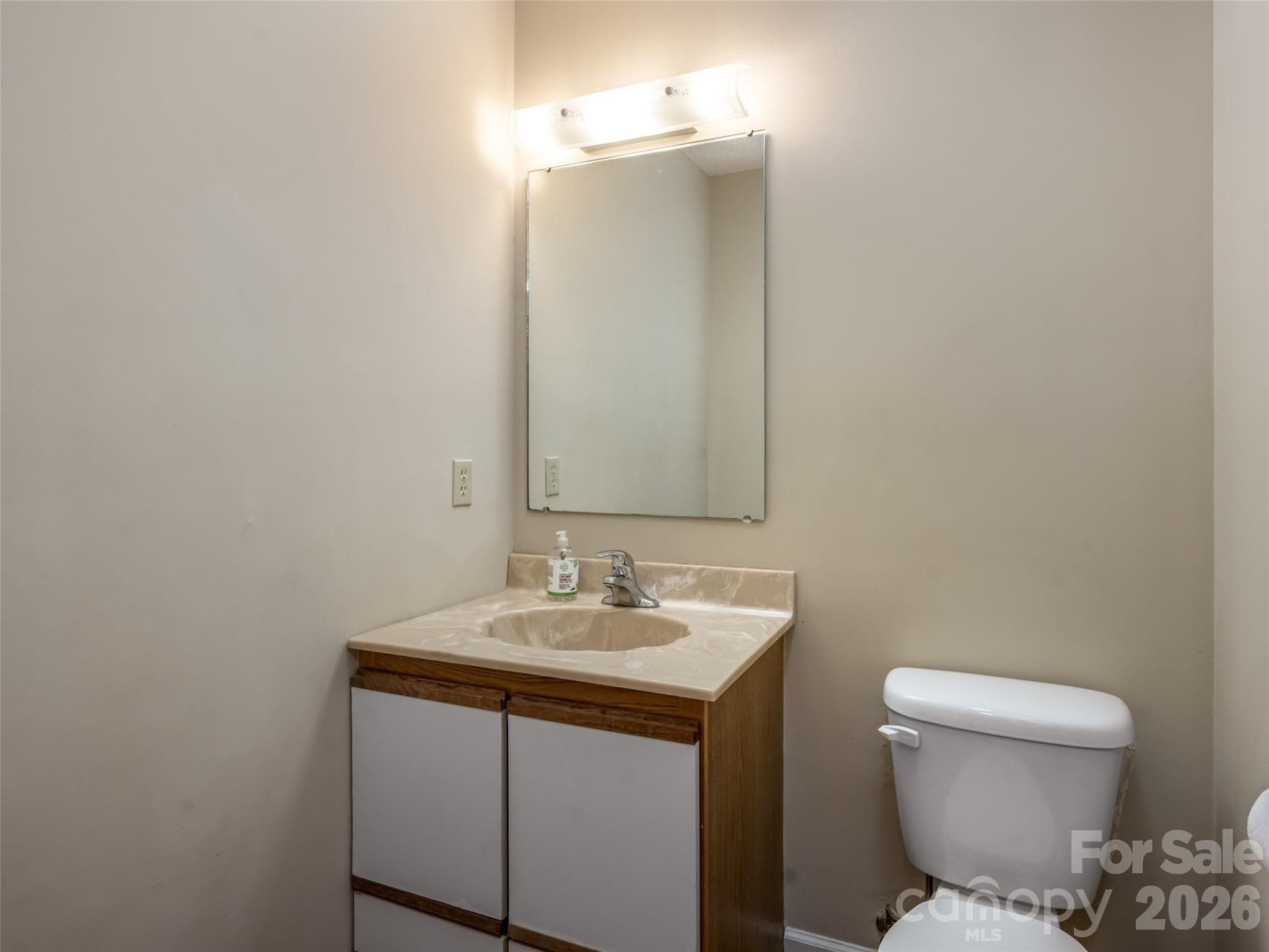 1/2 bath on main level - 47 Cane Creek Circle, Fairview