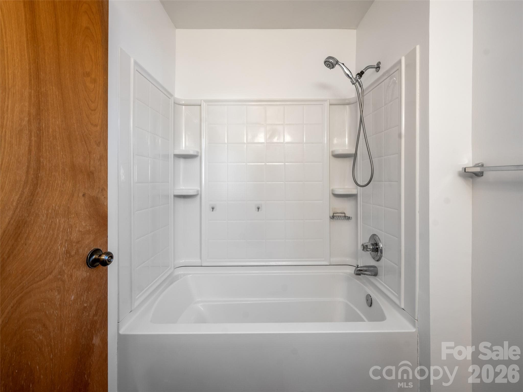 Tub/shower combo in primary suite - 47 Cane Creek Circle, Fairview