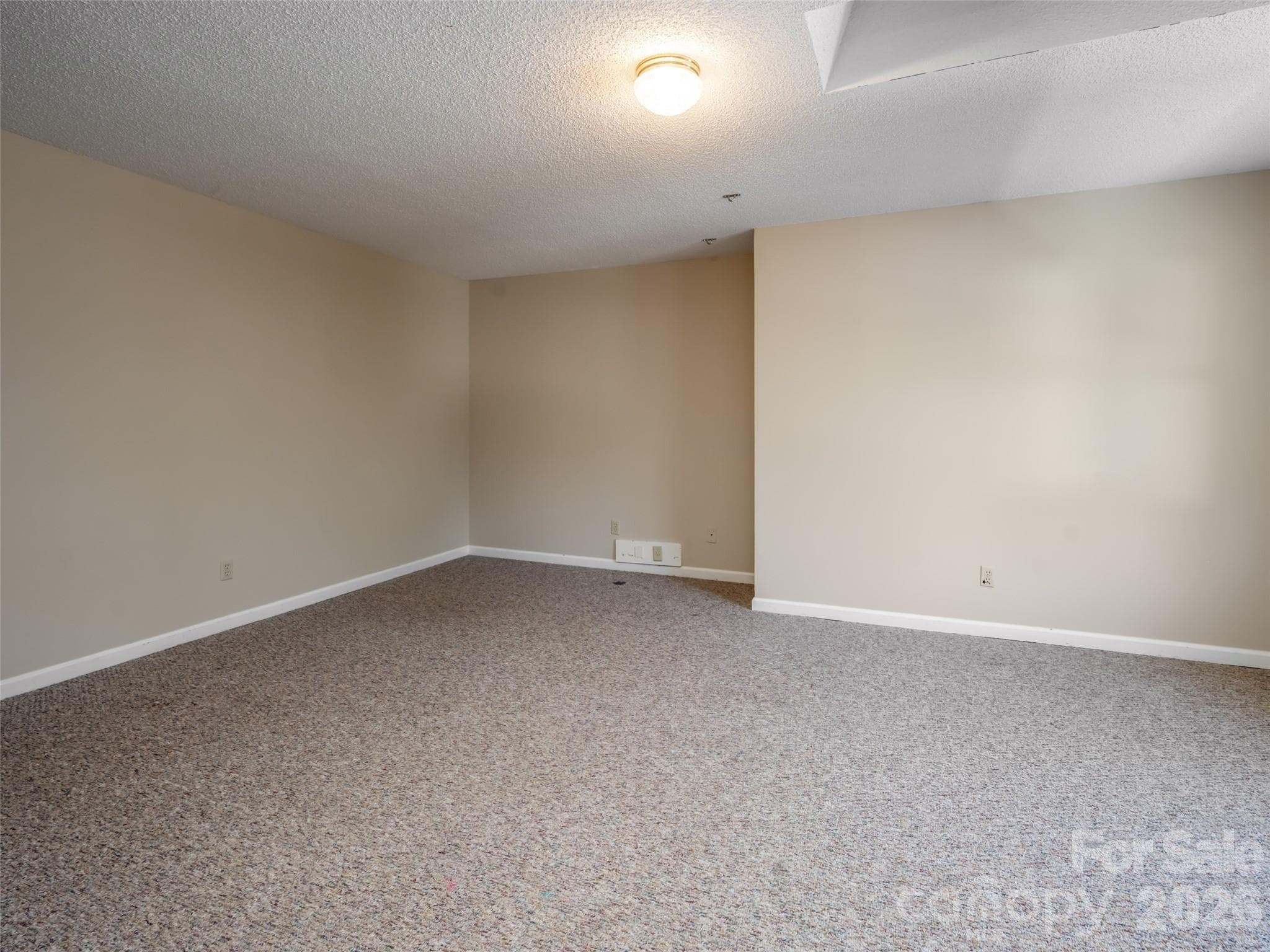 Oversized bedroom on upper level - 47 Cane Creek Circle, Fairview
