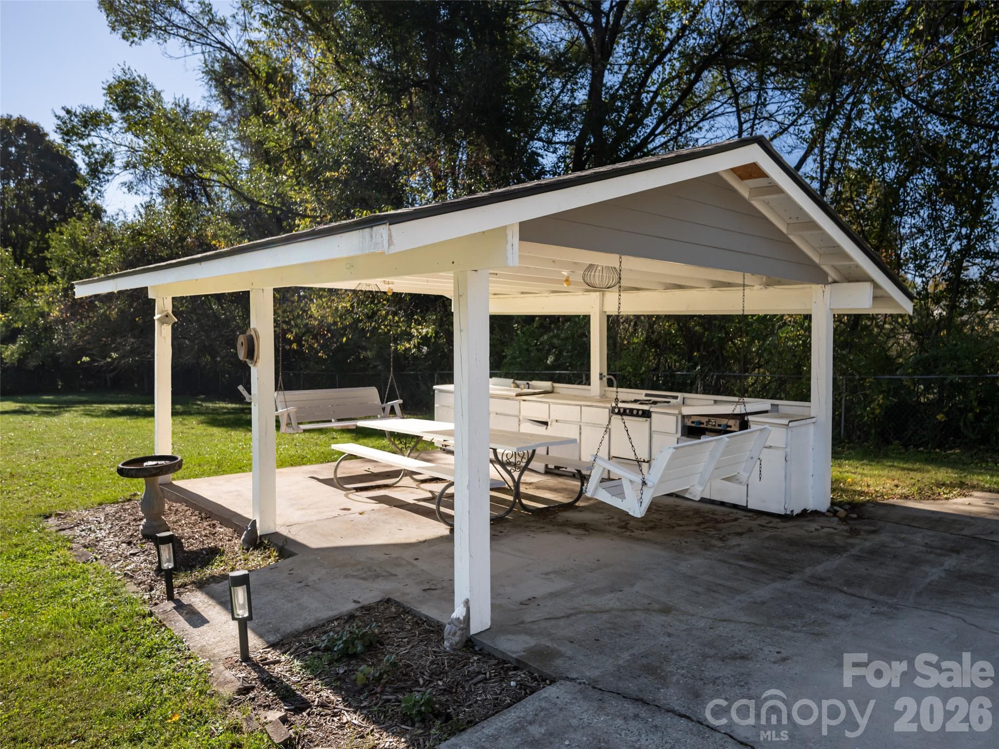 Outdoor entertaining and relaxing space - 47 Cane Creek Circle, Fairview