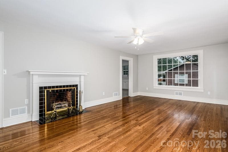 Living Room - 57 19th Avenue NW, Hickory