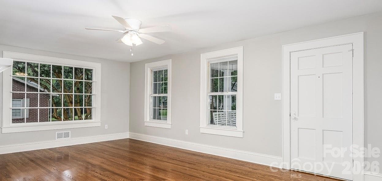 Large Living Area - look at that window and porch swing - 57 19th Avenue NW, Hickory