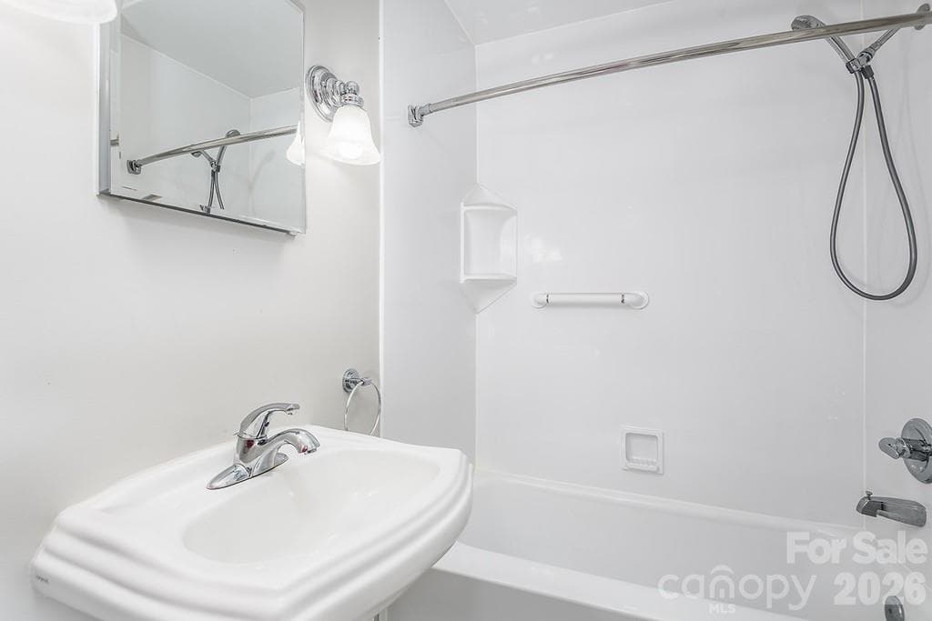 Bath - 57 19th Avenue NW, Hickory