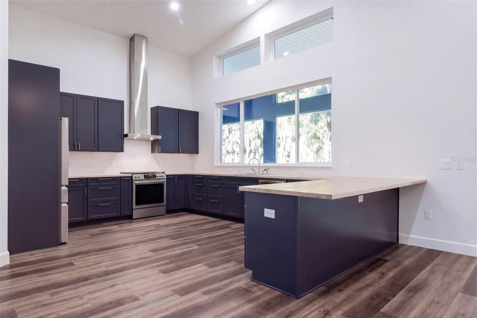 Kitchen designed for cooking and gathering, open to the great room - 4410 CORLEY ISLAND RD, LEESBURG