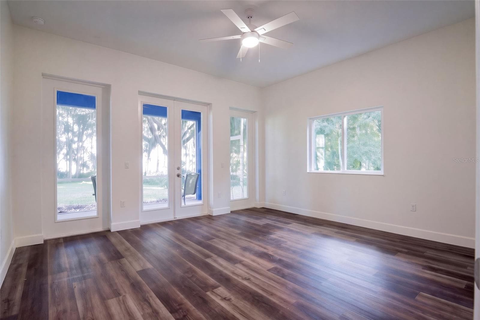 Second bedroom with its own French doors to the porch and lake views - 4410 CORLEY ISLAND RD, LEESBURG