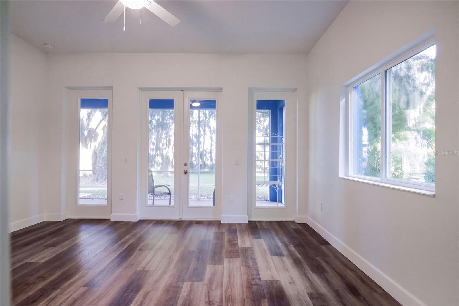 Second bedroom: 16x14 with ceiling fan and views to the backyard and lake - 4410 CORLEY ISLAND RD, LEESBURG