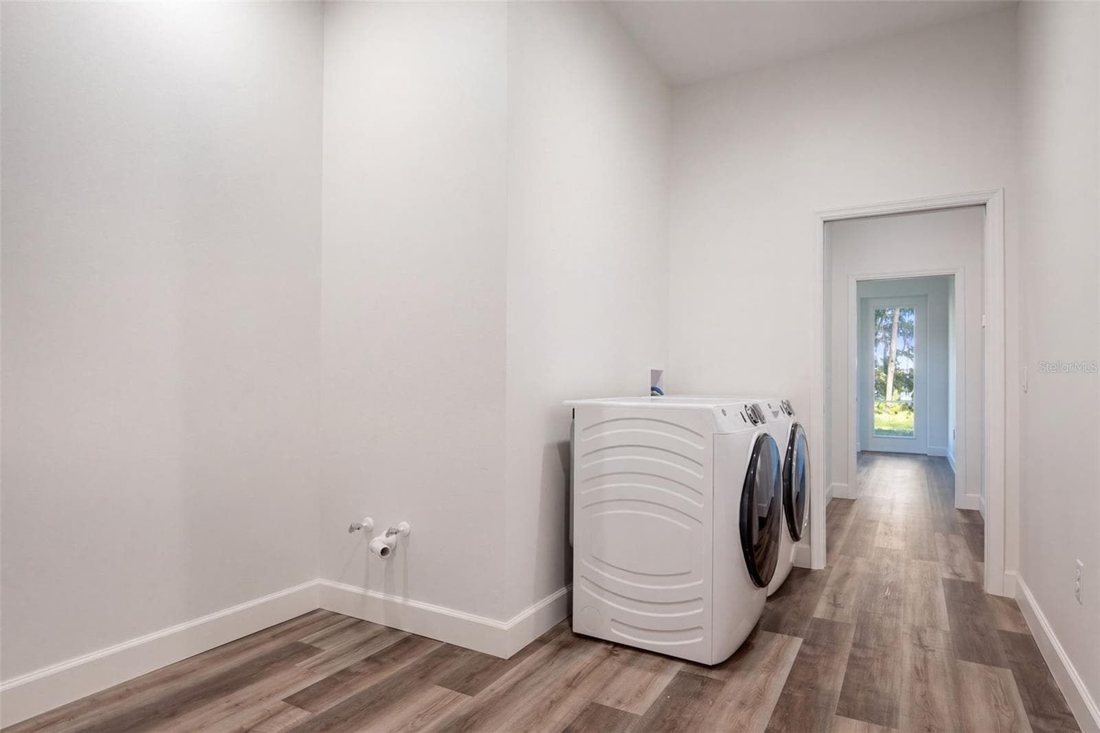 Indoor laundry room with washer and dryer included - 4410 CORLEY ISLAND RD, LEESBURG