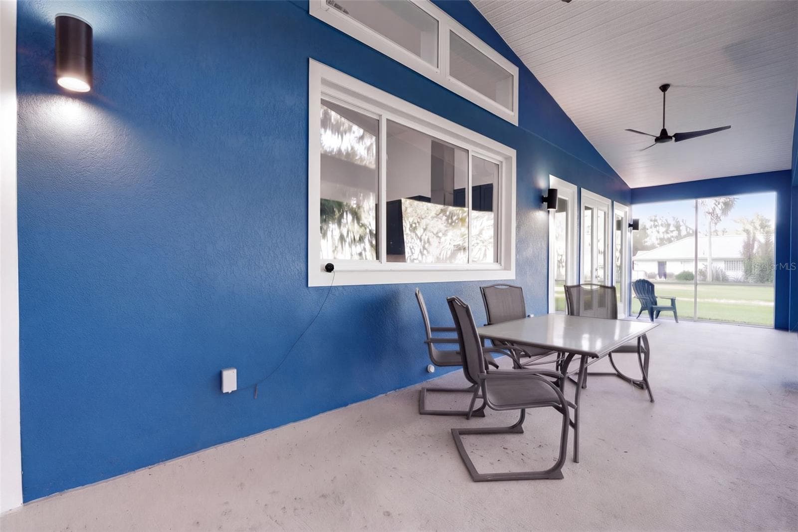 Outdoor dining and lounging all year - 4410 CORLEY ISLAND RD, LEESBURG