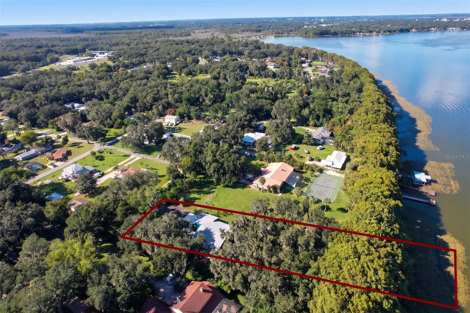 Estimated lot lines: 115 ft of frontage on Lake Harris (lines approximate) - 4410 CORLEY ISLAND RD, LEESBURG