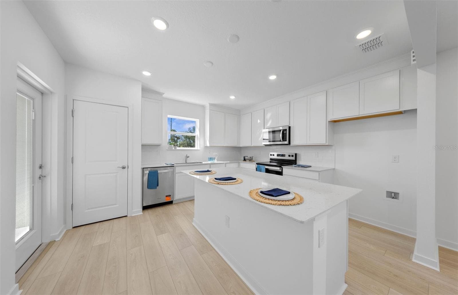 Stylish Kitchen - 6888 SW 90TH LN, OCALA