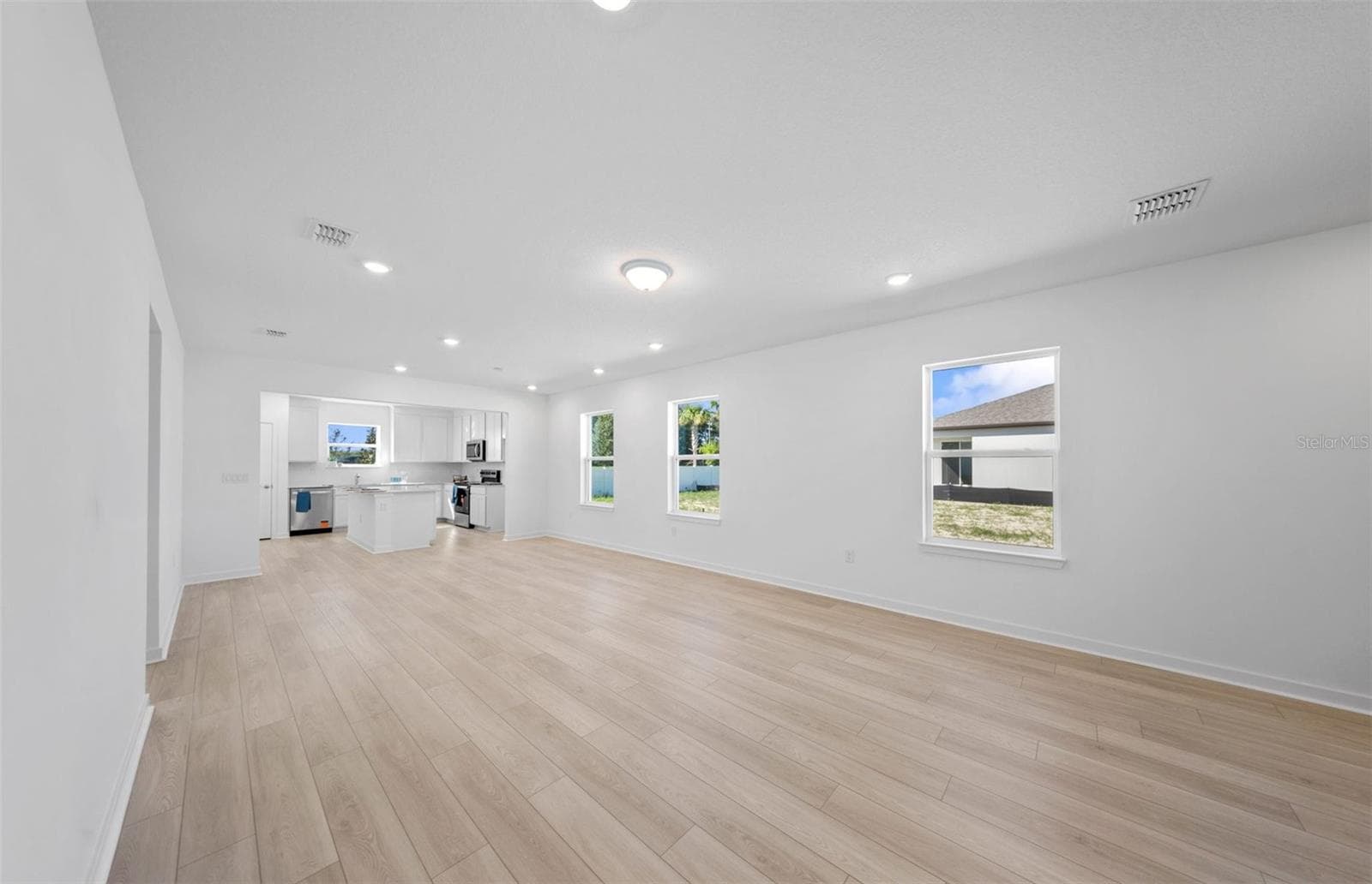 Open Concept Home Design - 6888 SW 90TH LN, OCALA