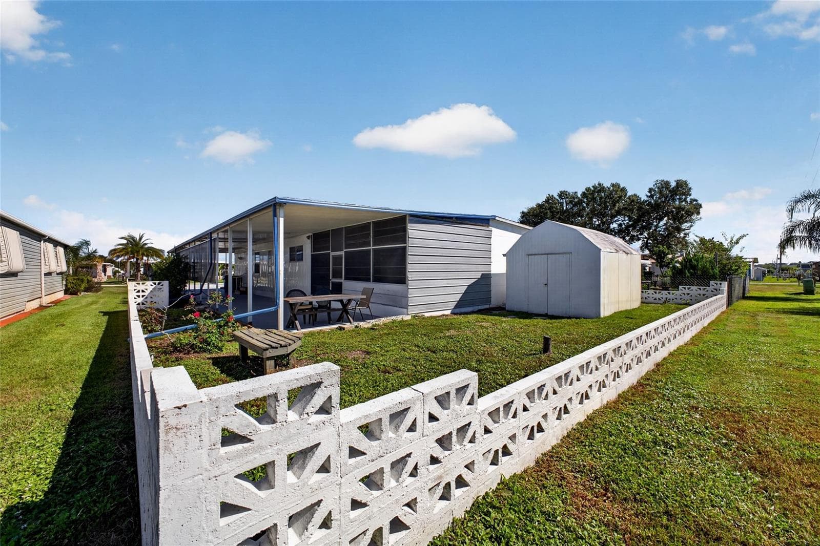 Decorative border fencing - 3503 NEW YORK AVE, SEBRING