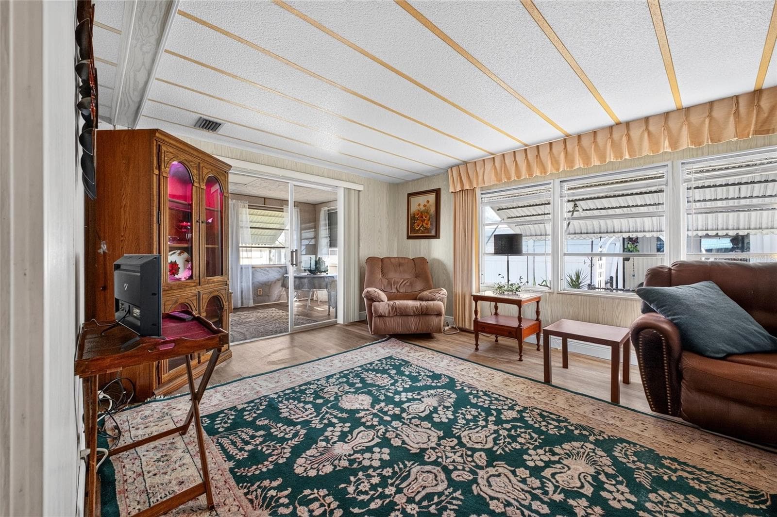 Sliding glass doors from Florida Room - 3503 NEW YORK AVE, SEBRING