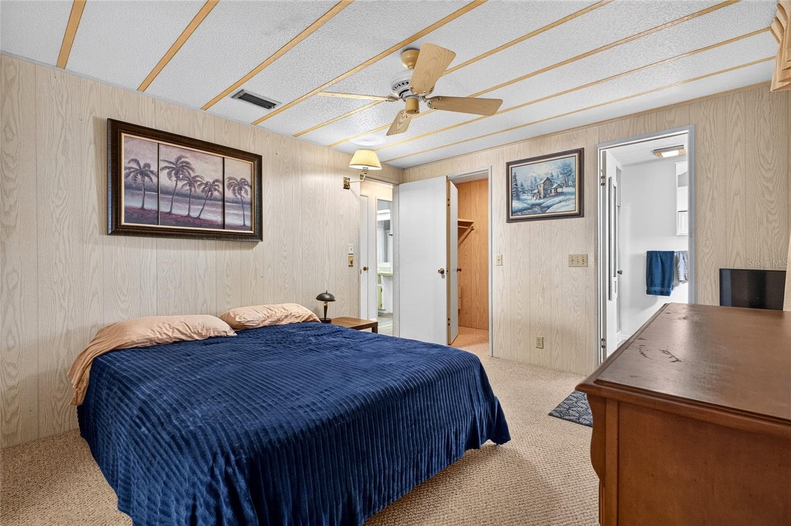 Primary bedroon with walk in closet - 3503 NEW YORK AVE, SEBRING