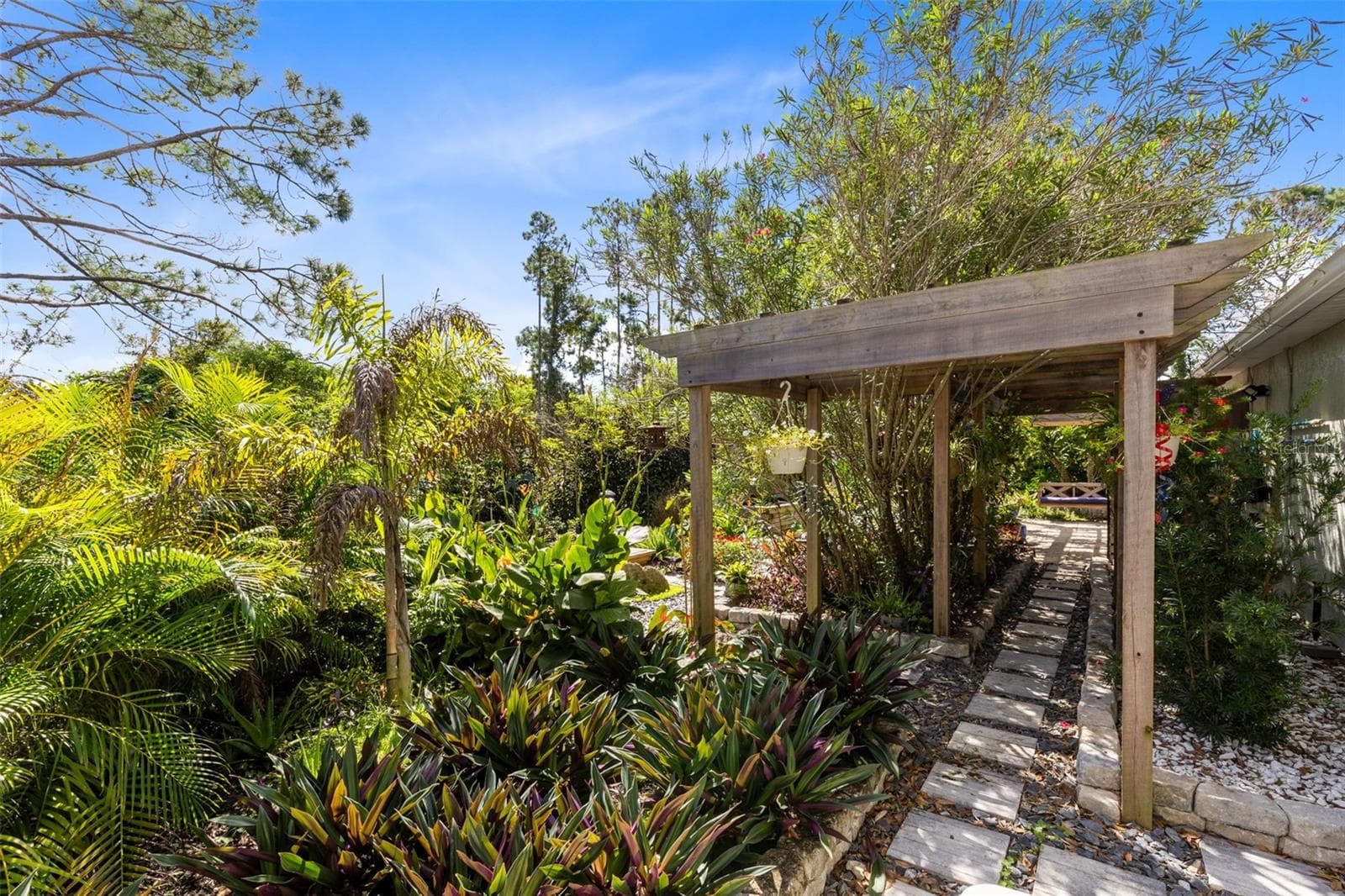 Archways and Flowers Galore - 631 COPPER BEECH BLVD, DELTONA