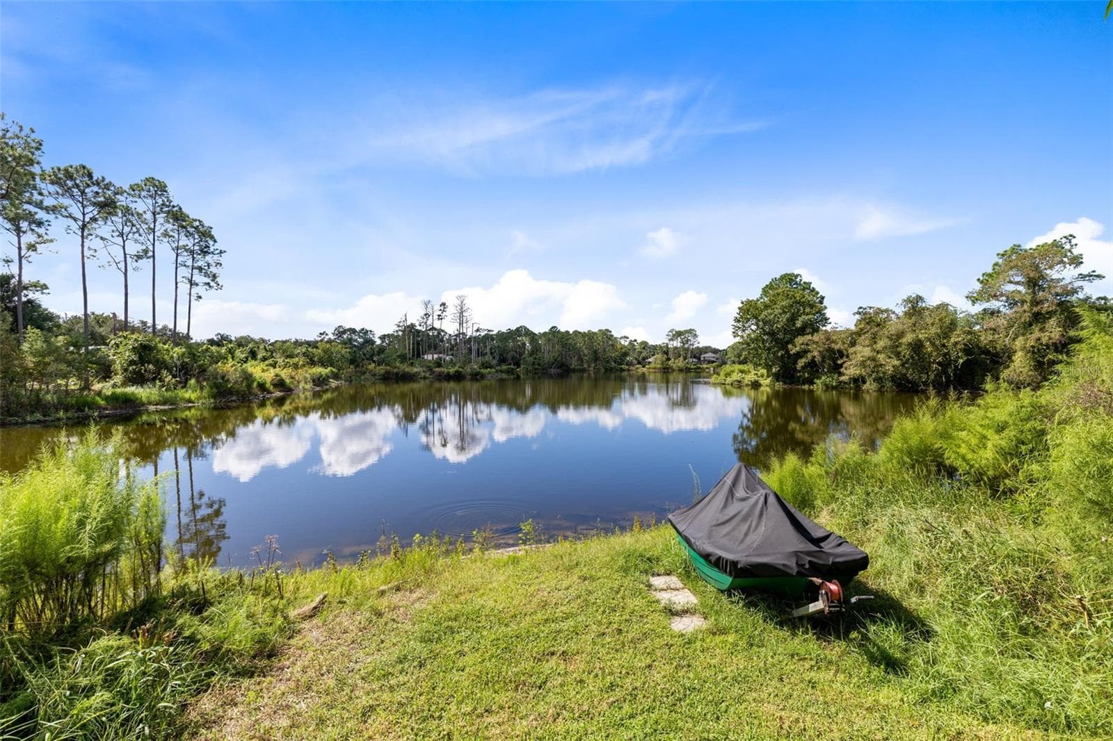 Gorgeous Basswood Lake - 631 COPPER BEECH BLVD, DELTONA