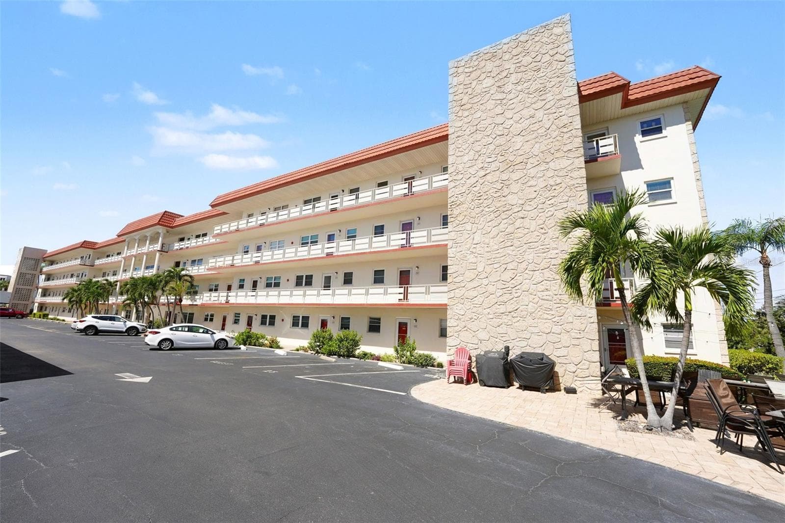 Dover Building - 3114 59TH ST S #401, GULFPORT