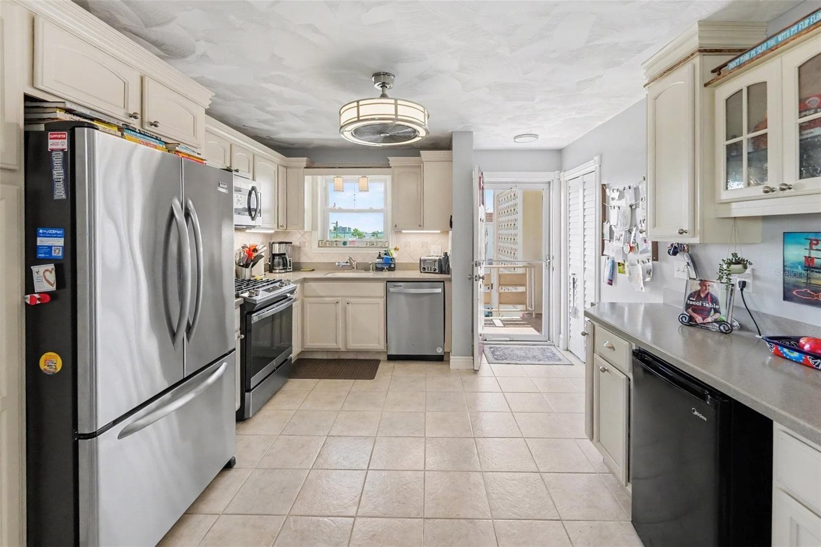 Gourmet Kitchen - 3114 59TH ST S #401, GULFPORT