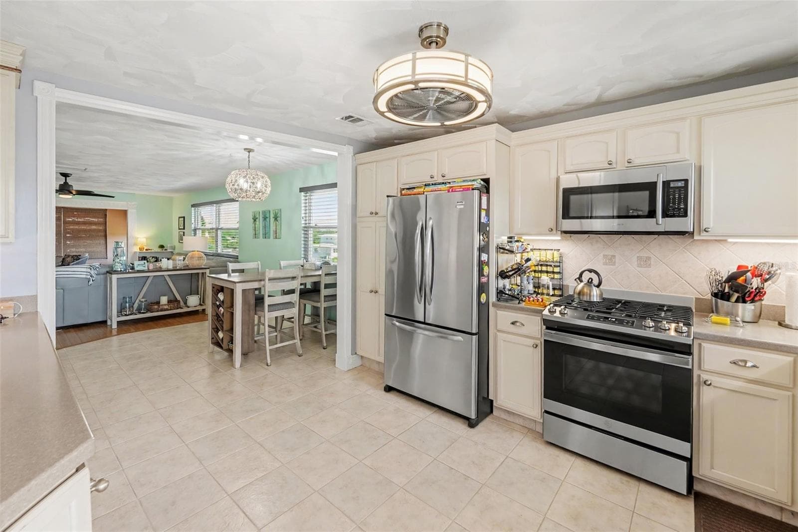 Gourmet Kitchen - 3114 59TH ST S #401, GULFPORT