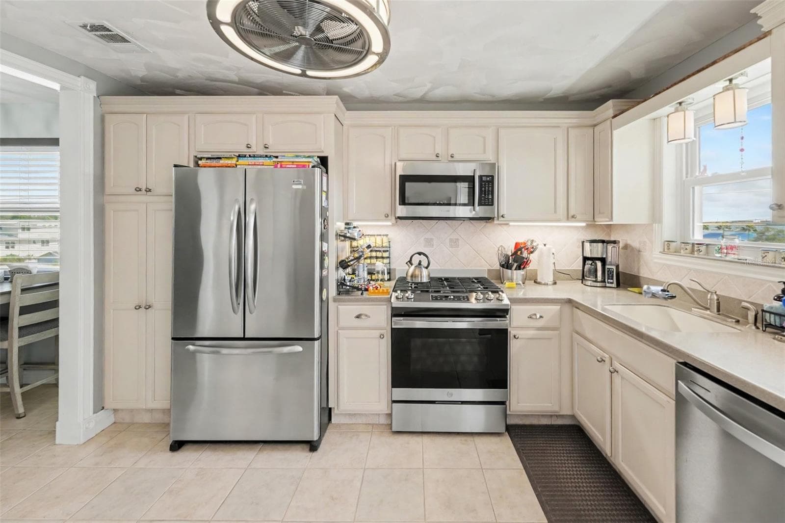 Gourmet Kitchen - 3114 59TH ST S #401, GULFPORT