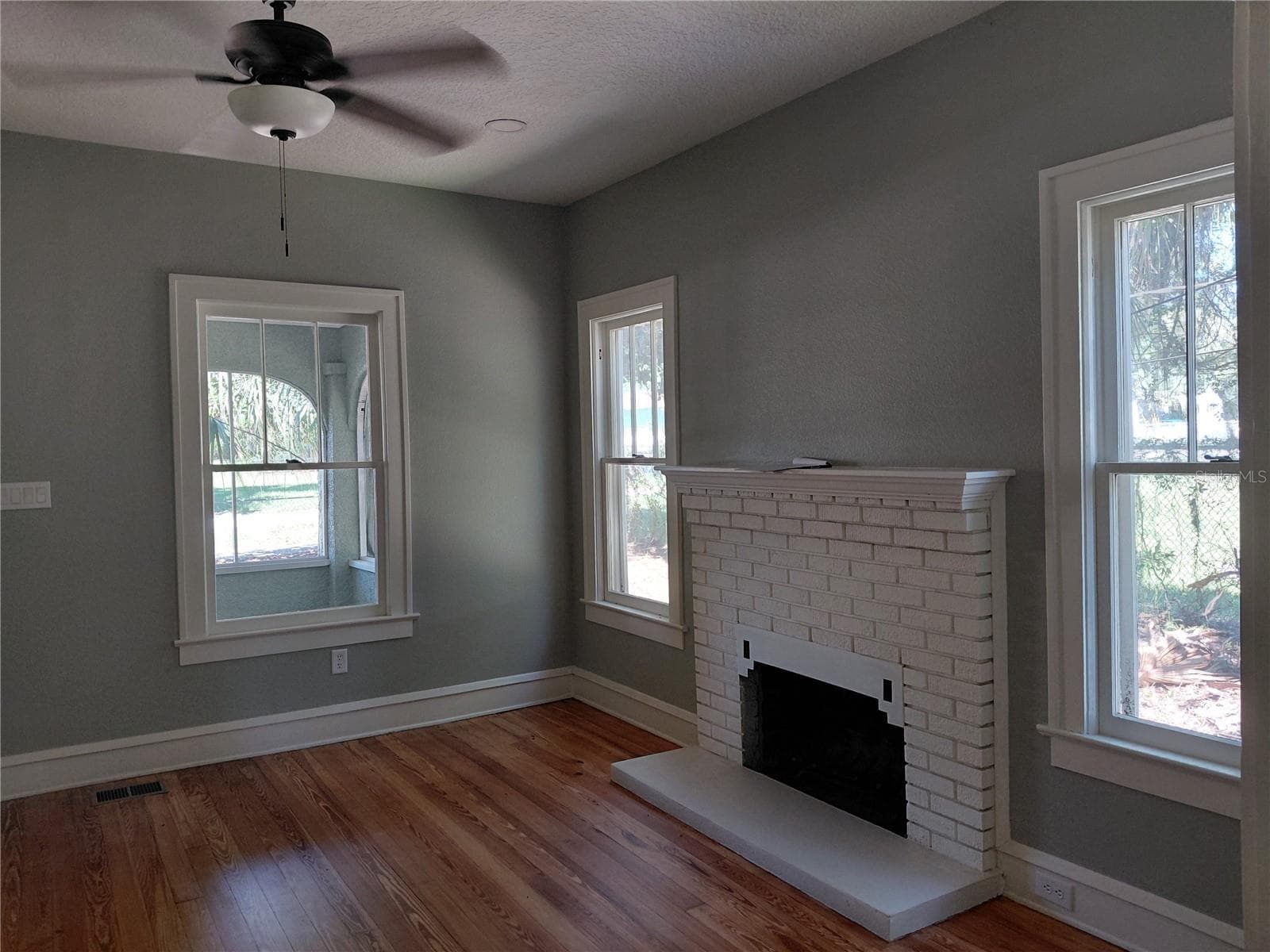 Living room - 532 E RICH AVE, DELAND