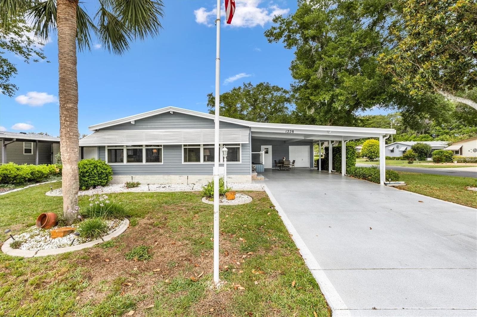 Front - 1228 PALMETTO DR, LADY LAKE