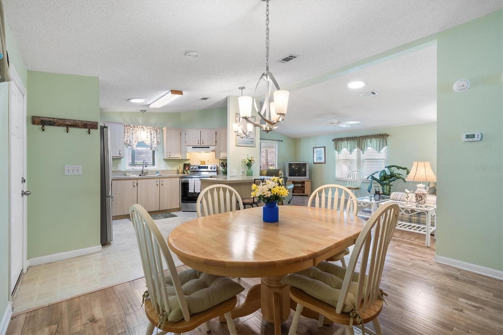 Dining Room - 1228 PALMETTO DR, LADY LAKE