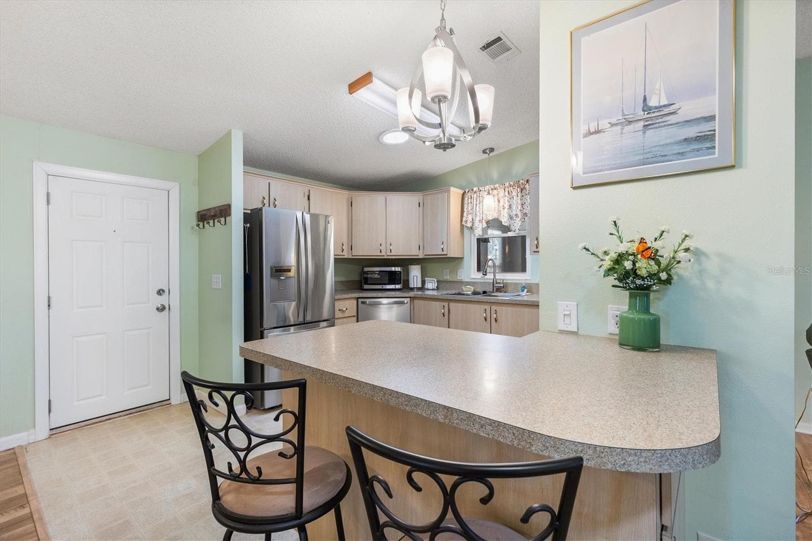 Breakfast Bar - 1228 PALMETTO DR, LADY LAKE