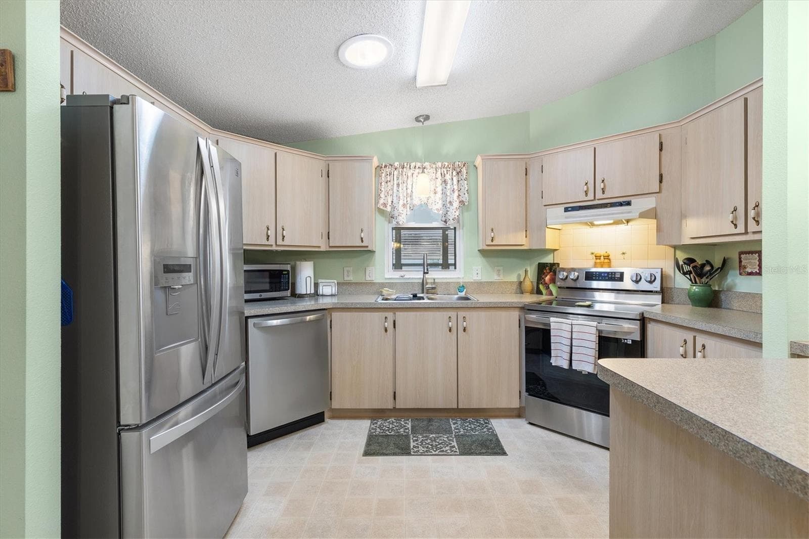 Kitchen - 1228 PALMETTO DR, LADY LAKE