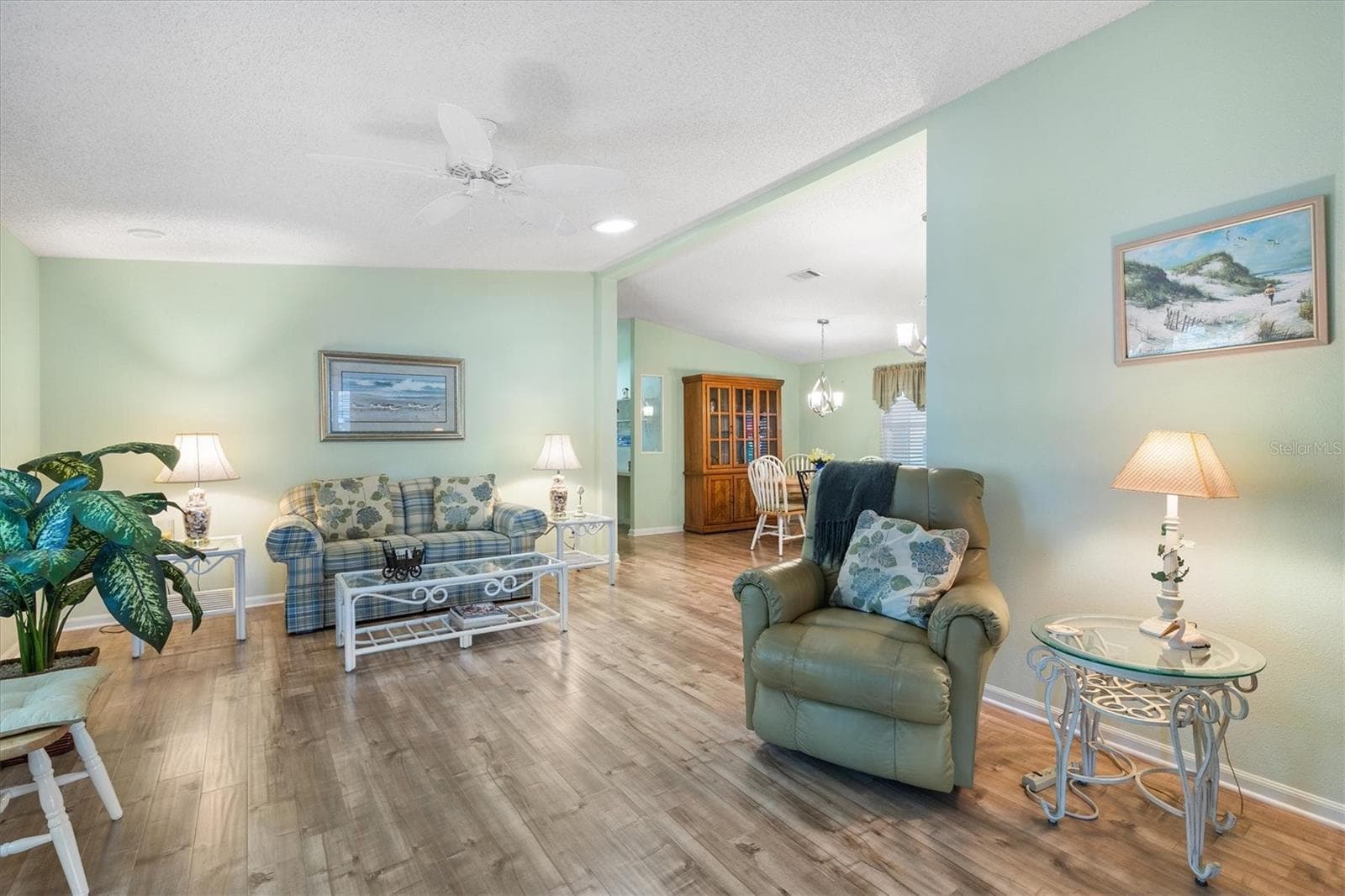 Living Room - 1228 PALMETTO DR, LADY LAKE