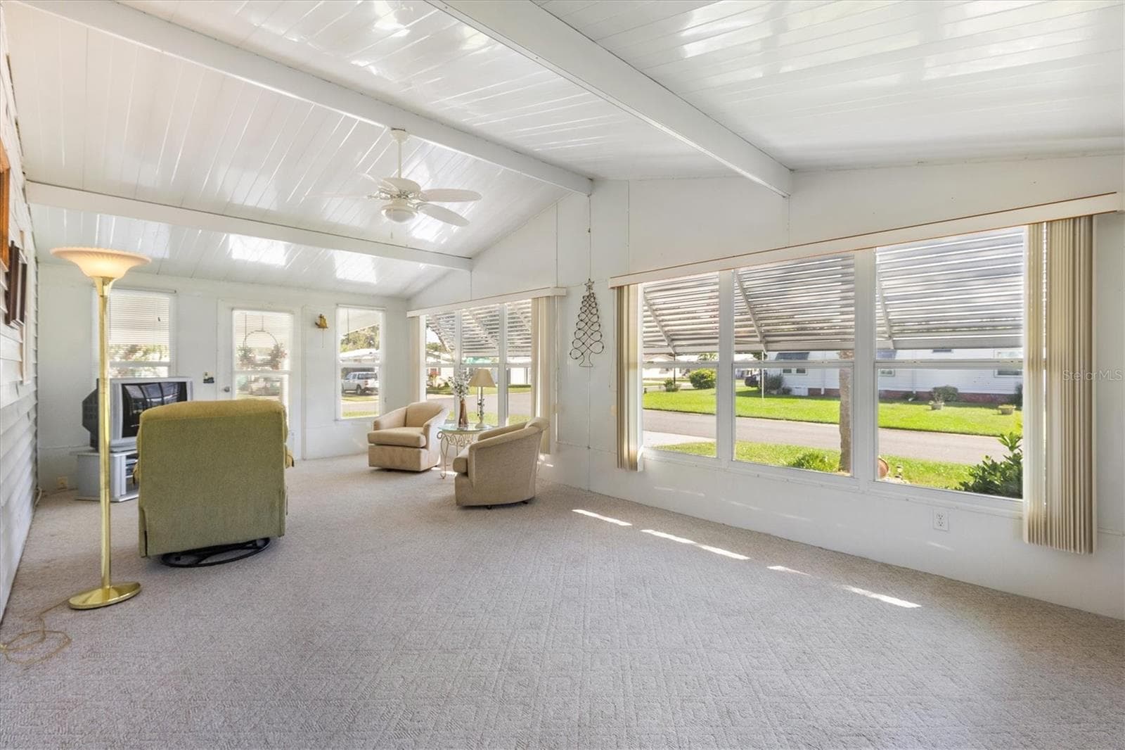 Florida Room/Lanai - 1228 PALMETTO DR, LADY LAKE
