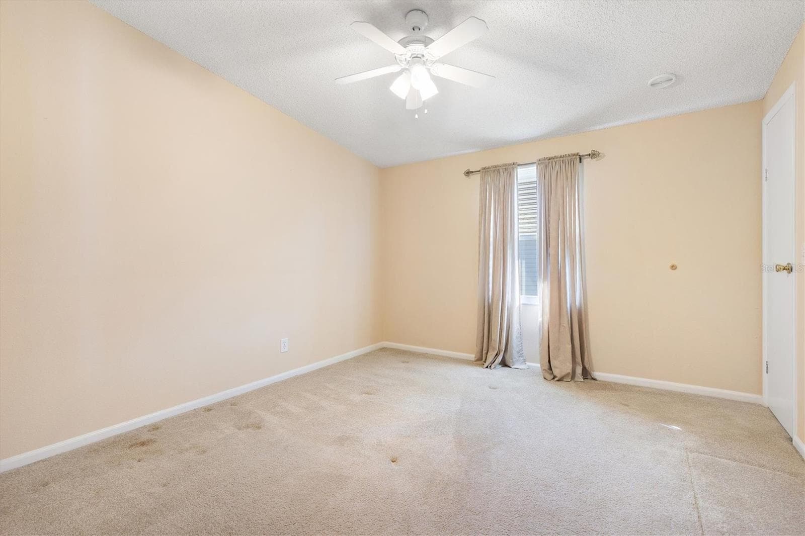 Guest Bedroom - 1228 PALMETTO DR, LADY LAKE
