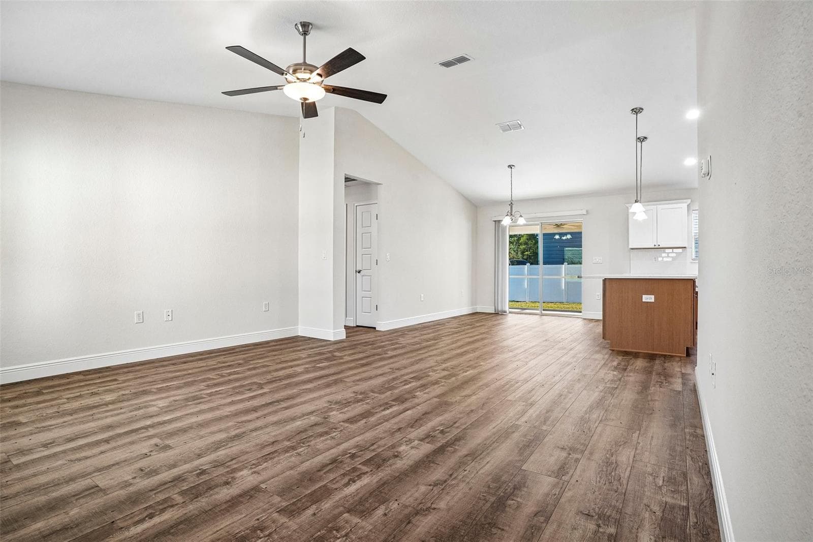Single Family Residence at 8 HEMLOCK LOOP CRSE, OCALA, photo 8 of 53