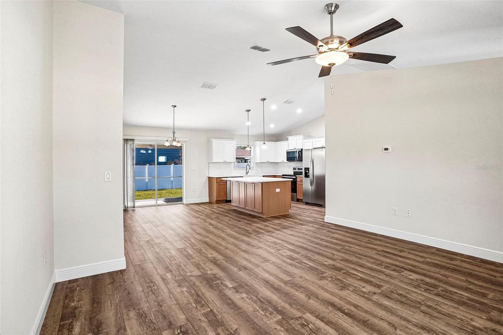 Single Family Residence at 8 HEMLOCK LOOP CRSE, OCALA, photo 10 of 53