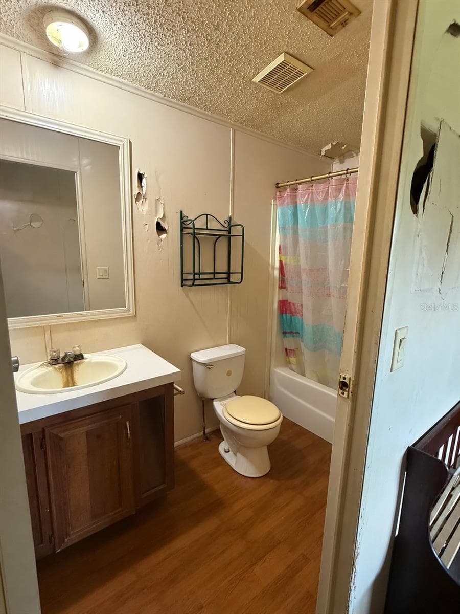 Gall bath - 4060 PACKARD AVE, ST CLOUD