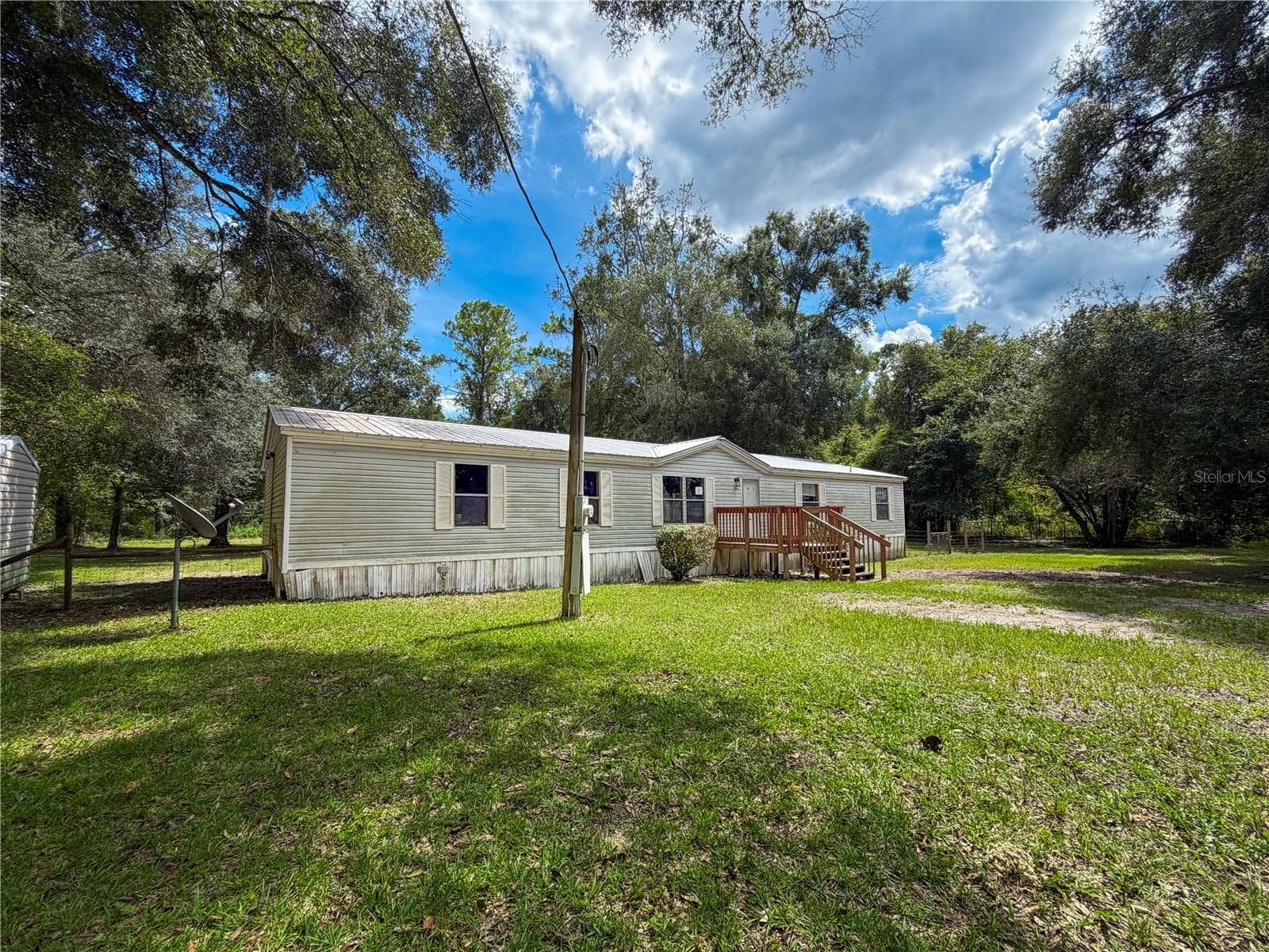 Manufactured Home at 19413 SW STATE ROAD 47, FORT WHITE, photo 4 of 25