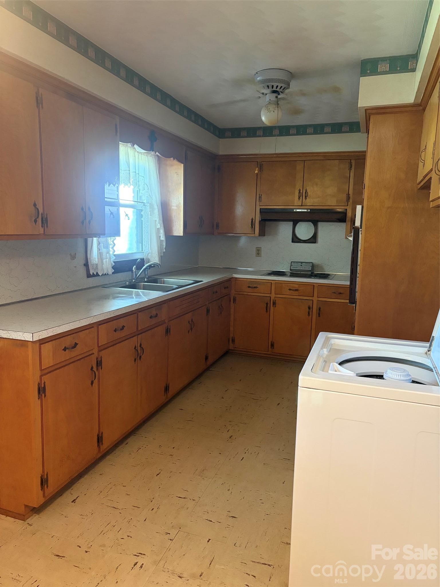 Single Family Residence at 3149 Catawba Street, Claremont, photo 5 of 19