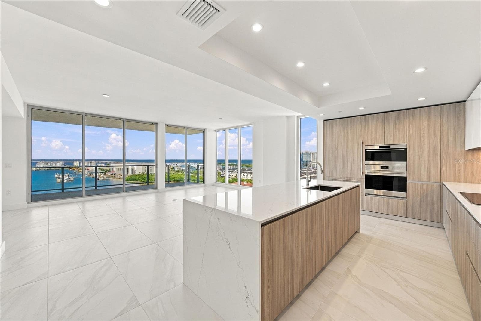 Condominium at 5713 BOWEN DANIEL DR #1206, TAMPA, photo 3 of 70